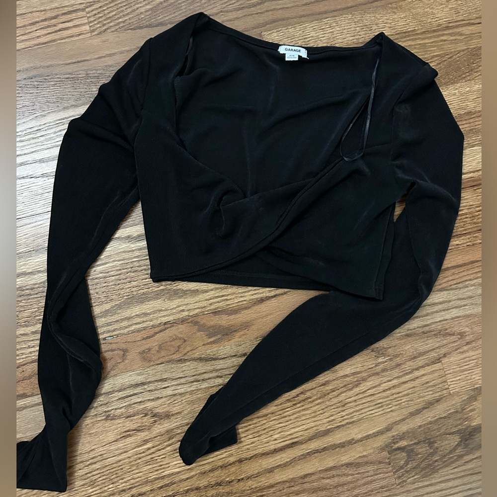 NW black garage twist front long sleeve crop